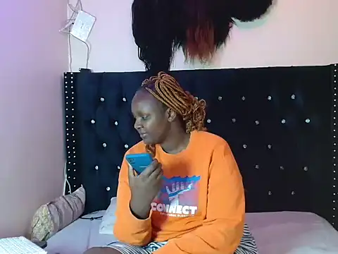 Toomuchbooty33 online show from October 14, 9:04 pm