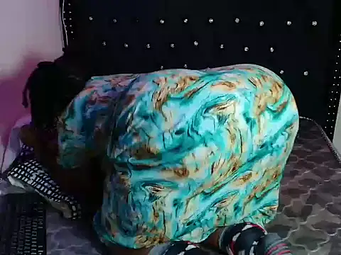 Toomuchbooty33 online show from November 28, 7:27 pm