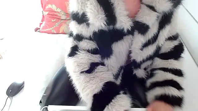 Snapshot of 34MANON chatting on February 1, 9:32 am 34MANON online show from February 1, 9:32 am