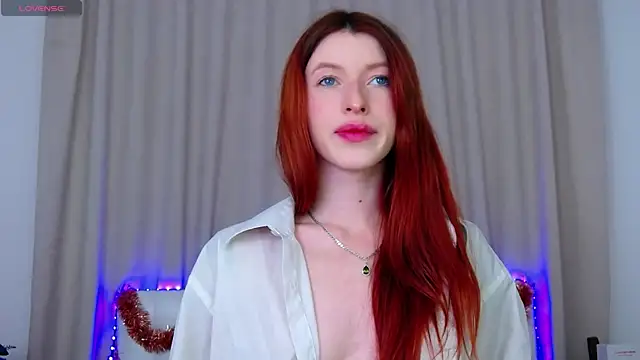 Snapshot of WildRedBerry chatting on December 28, 12:35 pm WildRedBerry online show from December 28, 12:35 pm