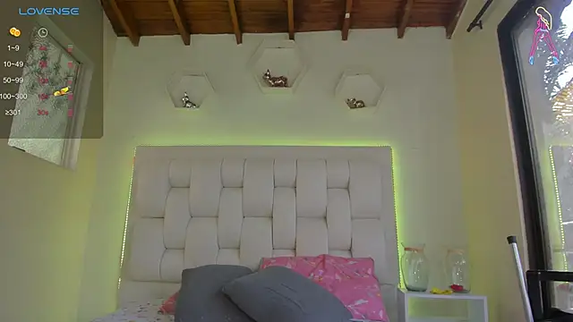 shanakendall online show from March 18, 2:04 pm