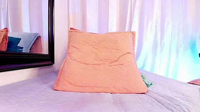 Snapshot of danna_berlin_ chatting on February 18, 10:25 pm danna berlin online show from February 18, 10:25 pm