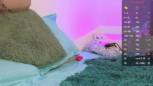 Snapshot of KrisztyAna chatting on December 10, 7:05 am KrisztyAna online show from December 10, 7:05 am