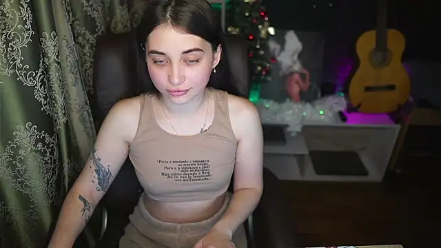 delicatedBailey online show from December 11, 4:28 am