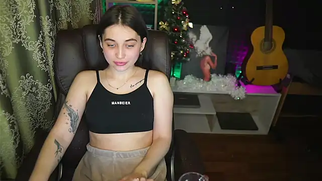 delicatedBailey online show from January 13, 5:23 am