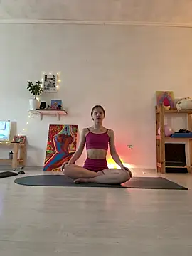 LeyaJohnson online show from April 26, 1:20 pm
