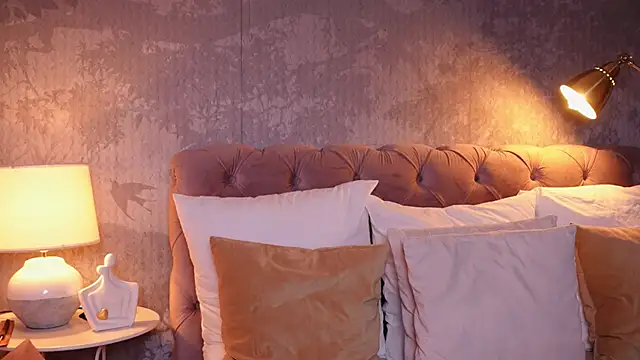 Snapshot of AngelaFay chatting on March 11, 11:12 am AngelaFay online show from March 11, 11:12 am