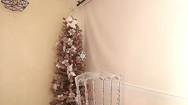 Sassy--Girl online show from December 5, 7:21 pm