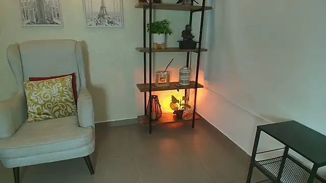 Sassy--Girl online show from April 10, 6:34 pm