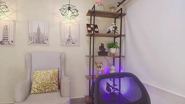 Sassy--Girl online show from April 17, 6:22 pm