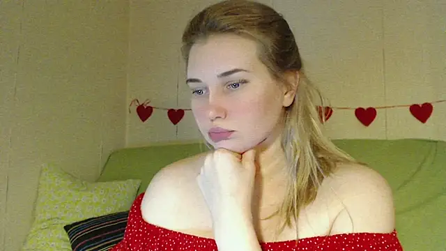 mmmPinUpGirl online show from March 22, 5:05 pm