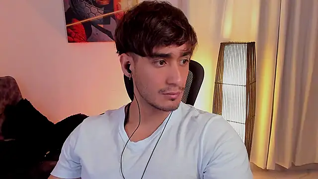 Snapshot of AlexRivera6 chatting on May 20, 6:14 pm AlexRivera6 online show from May 20, 6:14 pm