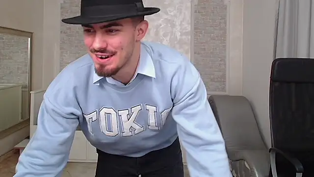 Snapshot of WilsonJules chatting on January 4, 2:04 pm WilsonJules online show from January 4, 2:04 pm