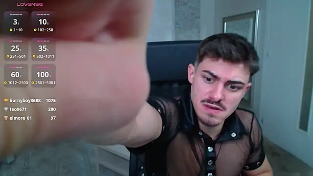 Snapshot of WilsonJules chatting on January 28, 11:39 pm WilsonJules online show from January 28, 11:39 pm