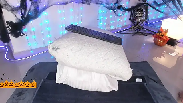 ohyesly  online show from October 27, 10:58 pm