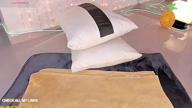 ohyesly  online show from January 8, 10:06 am