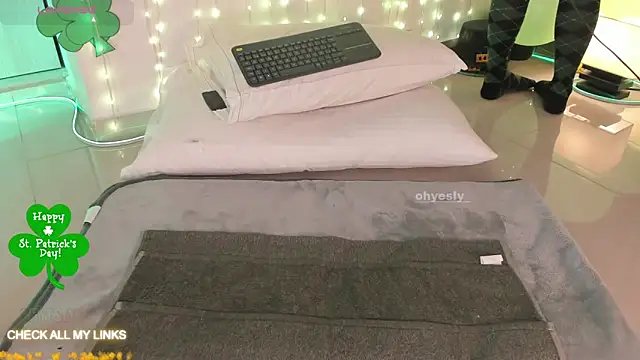 ohyesly  online show from March 26, 10:21 am