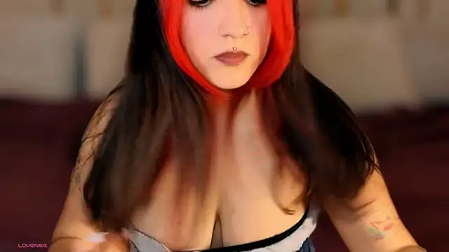 Daphne Moss online show from April 2, 12:58 pm