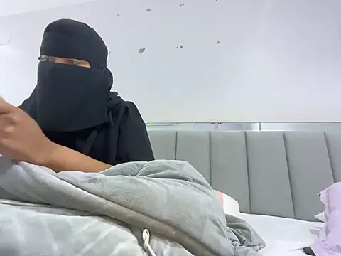 Snapshot of Submissive_Arab chatting on February 12, 5:05 pm Submissive Arab online show from February 12, 5:05 pm