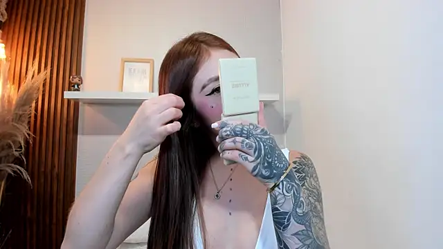 LANA-JONNES online show from October 26, 4:18 am