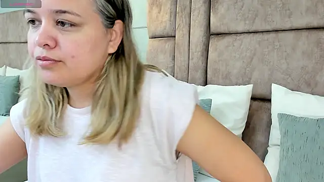 Snapshot of princesaparis chatting on February 10, 11:36 am princesaparis online show from February 10, 11:36 am