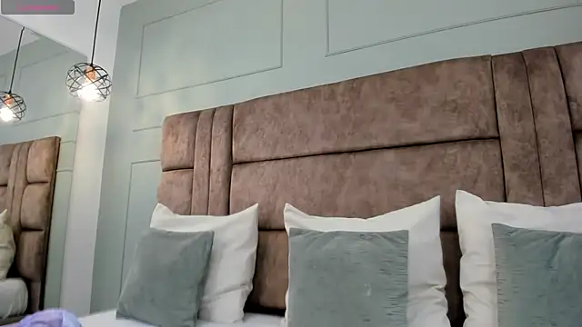 Snapshot of princesaparis chatting on February 21, 11:33 am princesaparis online show from February 21, 11:33 am