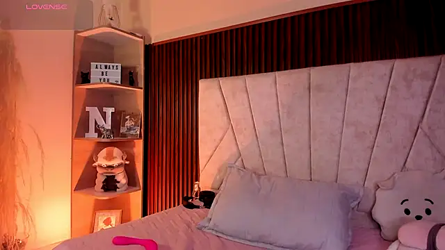  Niah  online show from November 12, 8:08 pm