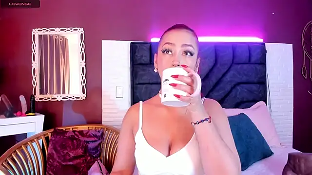 Mia-Bloom online show from January 24, 3:11 am