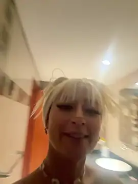 Mia-Bloom online show from March 20, 9:48 am