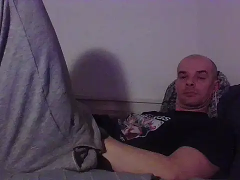 Snapshot of BadRec40 chatting on February 14, 6:48 pm BadRec40 online show from February 14, 6:48 pm