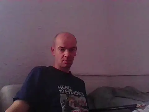 Snapshot of BadRec40 chatting on February 15, 7:05 am BadRec40 online show from February 15, 7:05 am
