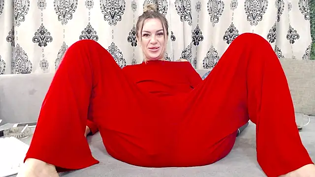 Snapshot of sweetdaiana23 chatting on November 27, 1:40 am sweetdaiana23 online show from November 27, 1:40 am