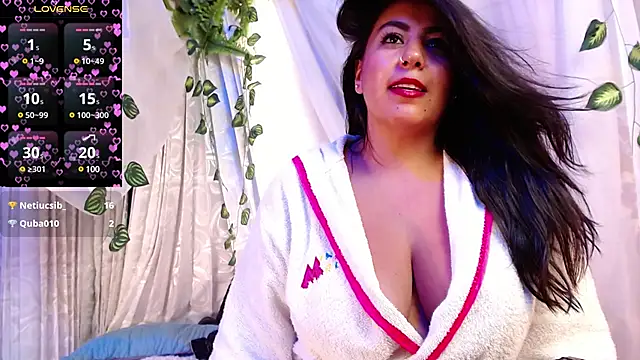 Snapshot of gatuwildhott chatting on December 10, 3:44 pm gatuwildhott online show from December 10, 3:44 pm