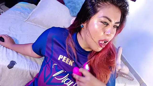 Snapshot of gatuwildhott chatting on October 26, 7:53 pm gatuwildhott online show from October 26, 7:53 pm