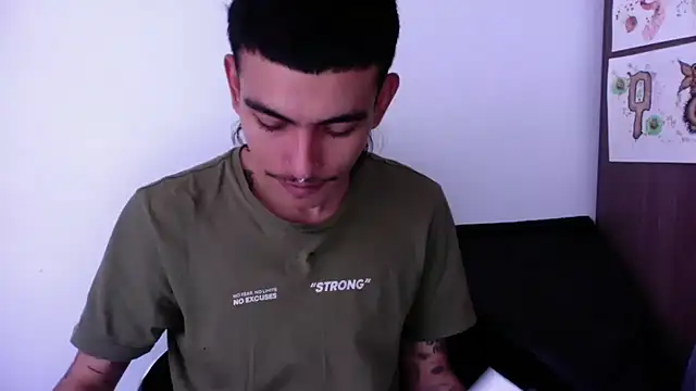 Snapshot of sorry-mom69 chatting on October 1, 8:04 pm sorry-mom69 online show from October 1, 8:04 pm