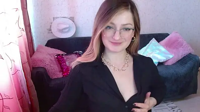 Snapshot of Arielsssplash chatting on May 12, 5:37 am Arielsssplash online show from May 12, 5:37 am