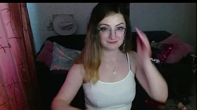 Snapshot of Arielsssplash chatting on June 8, 5:35 pm Arielsssplash online show from June 8, 5:35 pm