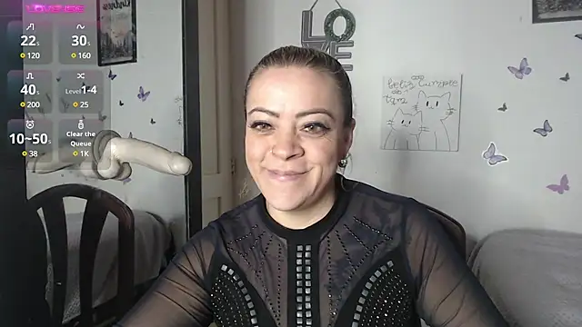 Snapshot of LIila28six chatting on February 15, 12:26 am LIila28six online show from February 15, 12:26 am