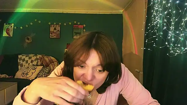 Snapshot of ClancyMorissey chatting on May 19, 6:03 pm ClancyMorissey online show from May 19, 6:03 pm