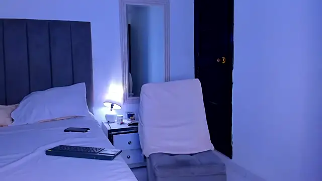 Snapshot of ethan_brown_ chatting on October 31, 3:46 pm ethan brown online show from October 31, 3:46 pm