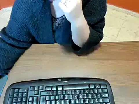 NikkiHolland online show from December 31, 8:48 am