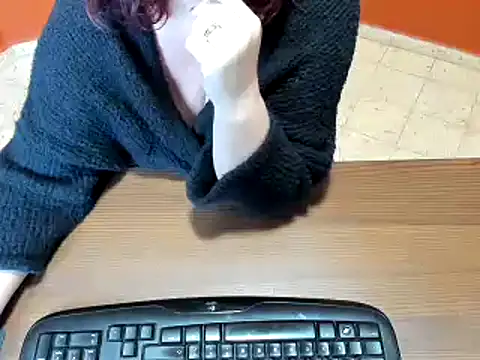 NikkiHolland online show from February 3, 8:57 am