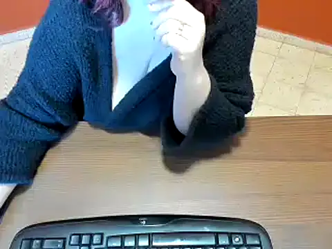 NikkiHolland online show from February 7, 9:05 am