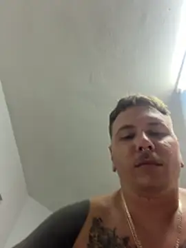 Snapshot of Elrubio_420 chatting on June 11, 2:11 am Elrubio 420 online show from June 11, 2:11 am