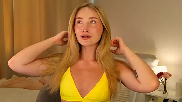 bella  rose online show from April 27, 1:31 pm