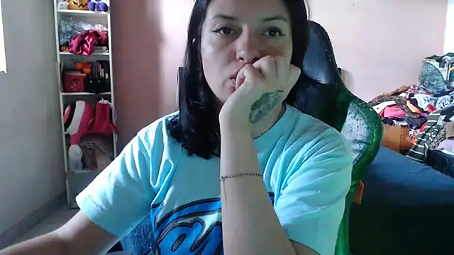 Snapshot of Ta_maravilhosaaa chatting on February 18, 4:48 pm Ta maravilhosaaa online show from February 18, 4:48 pm