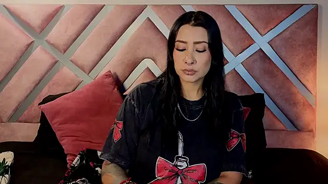  kelly hous36 online show from April 15, 12:45 pm