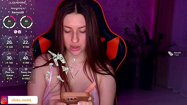 Elishka  online show from October 4, 7:01 pm