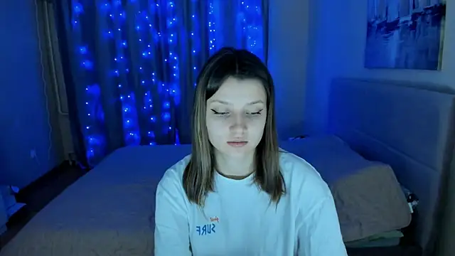 Snapshot of SoniNesti chatting on December 6, 12:05 pm SoniNesti online show from December 6, 12:05 pm