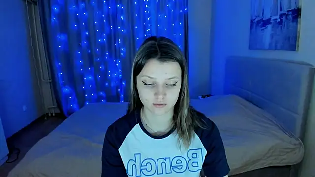 Snapshot of SoniNesti chatting on December 12, 3:27 pm SoniNesti online show from December 12, 3:27 pm